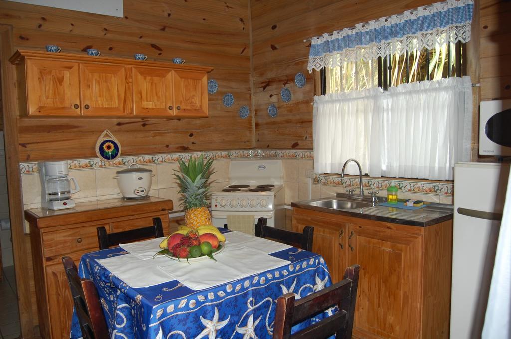 Casa Marcellino Lodge Cahuita Ruang foto